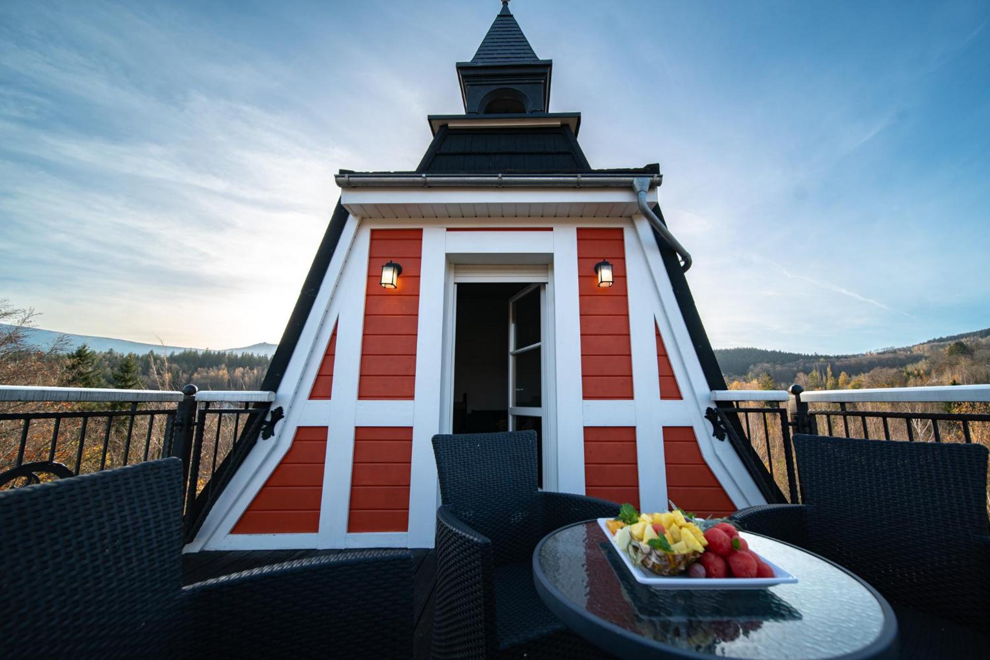 Norweska Dolina Family&Pet-Friendly Resort ชกลาร์สกา ปอเรมบา ภายนอก รูปภาพ The A-frame